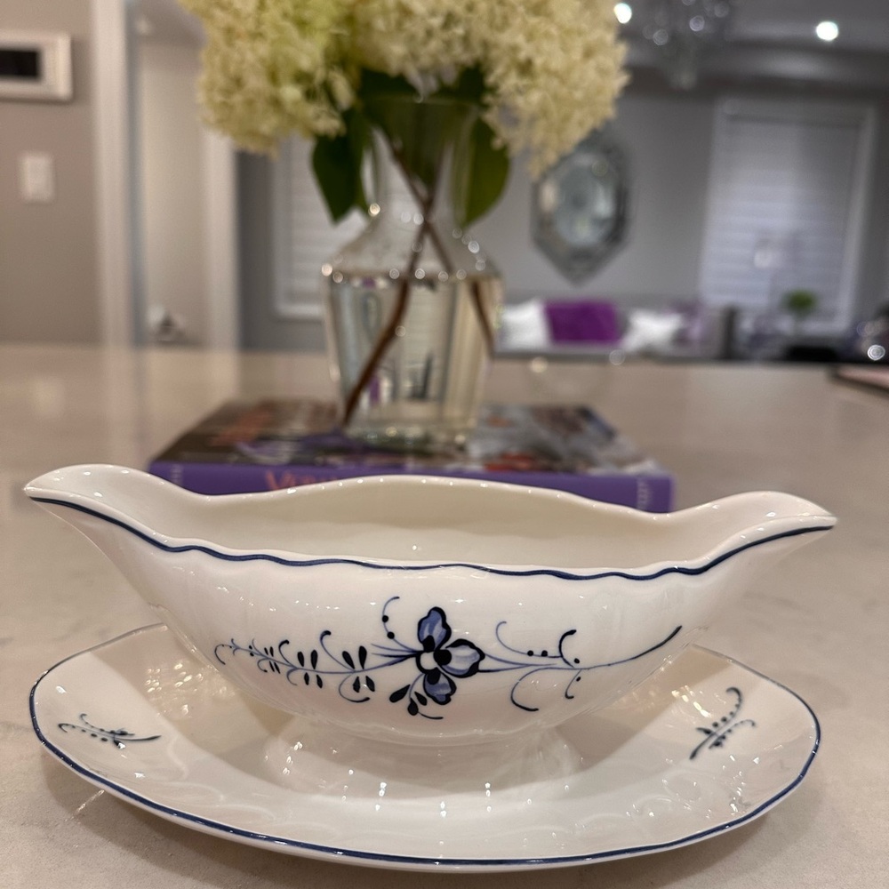 Villeroy & Boch Gravy Boat with Saucer